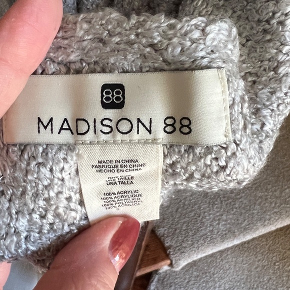 Anthropoligie Madison 88 Grey Metallic Speckled Scarf - Picture 3 of 3